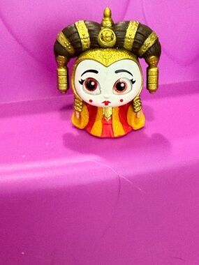 Star Wars Doorable Golden Red Miniature Figurine with Ornate Headdress